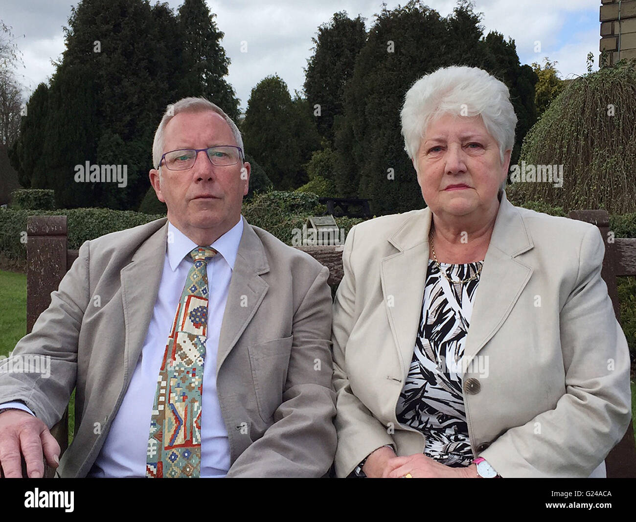 Photo inédit daté du 22/04/16 de Keith et Margaret Wilson, dont le fils Paul Wilson est mort après avoir mangé un curry à emporter de l'Indian Garden, Easingwold, Yorkshire du Nord, en dépit du personnel dit qu'il ne pouvait pas manger des noix, en tant que propriétaire de restaurant Mohammed Zaman a été reconnu coupable de son assassinat. Banque D'Images