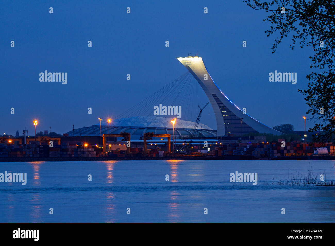 Blue Hour au stade olympique ville Montréal Canada Banque D'Images