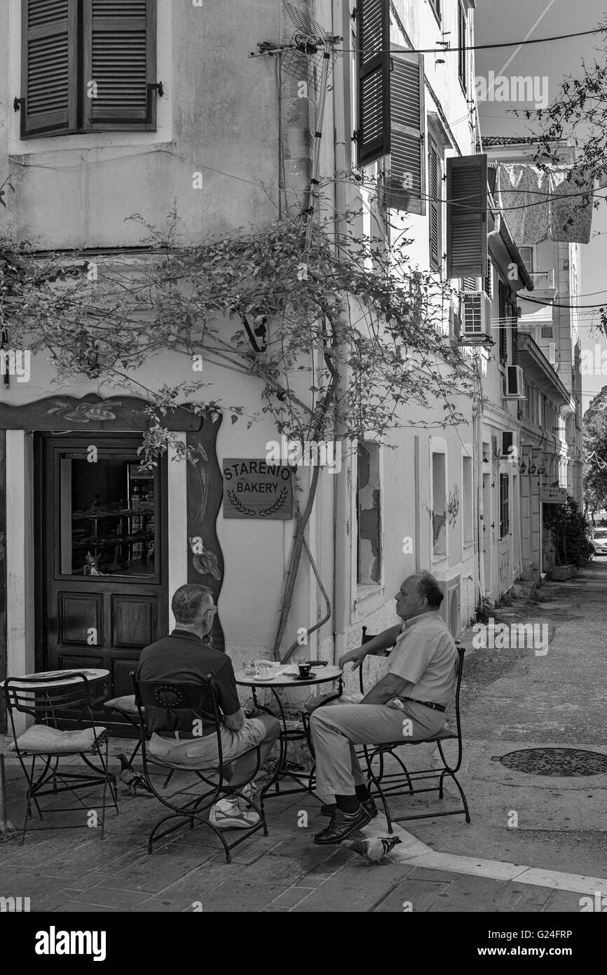 Boulangerie Starenio, Guilford 59 : vieille ville de Corfou, aka Kerkyra, Grèce ; version noir et blanc Banque D'Images