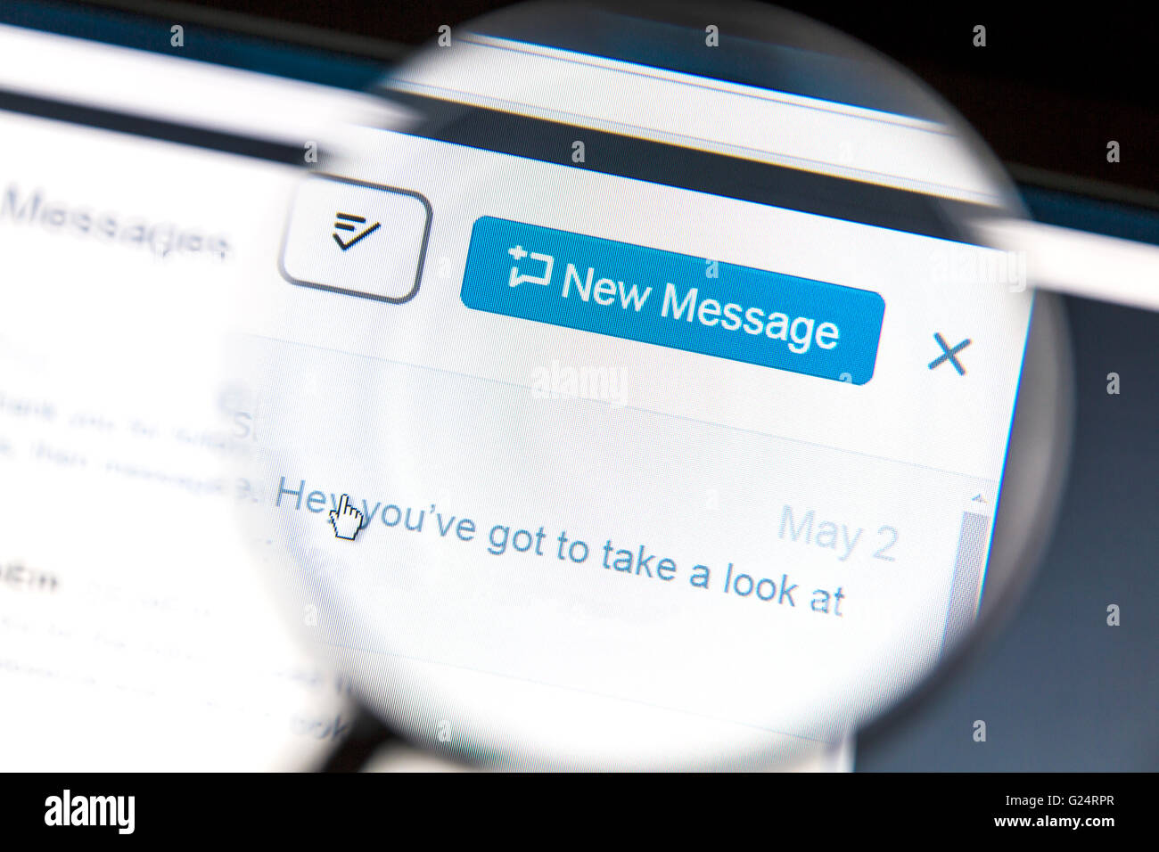 Twitter nouveau message afficher sur un écran d'ordinateur, Twitter est un réseau social libre et microb Banque D'Images