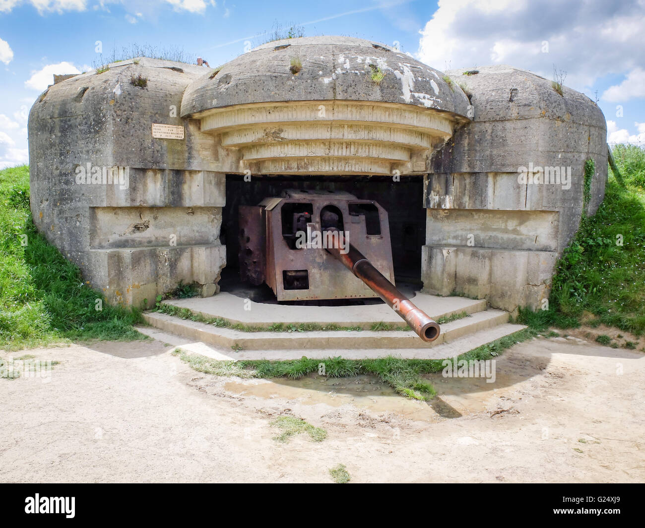 Batterie de défense allemande contre les troupes alliées débarquement,  bunker ruines avec rusty gun à longues sur mer, Normandie, France Photo  Stock - Alamy