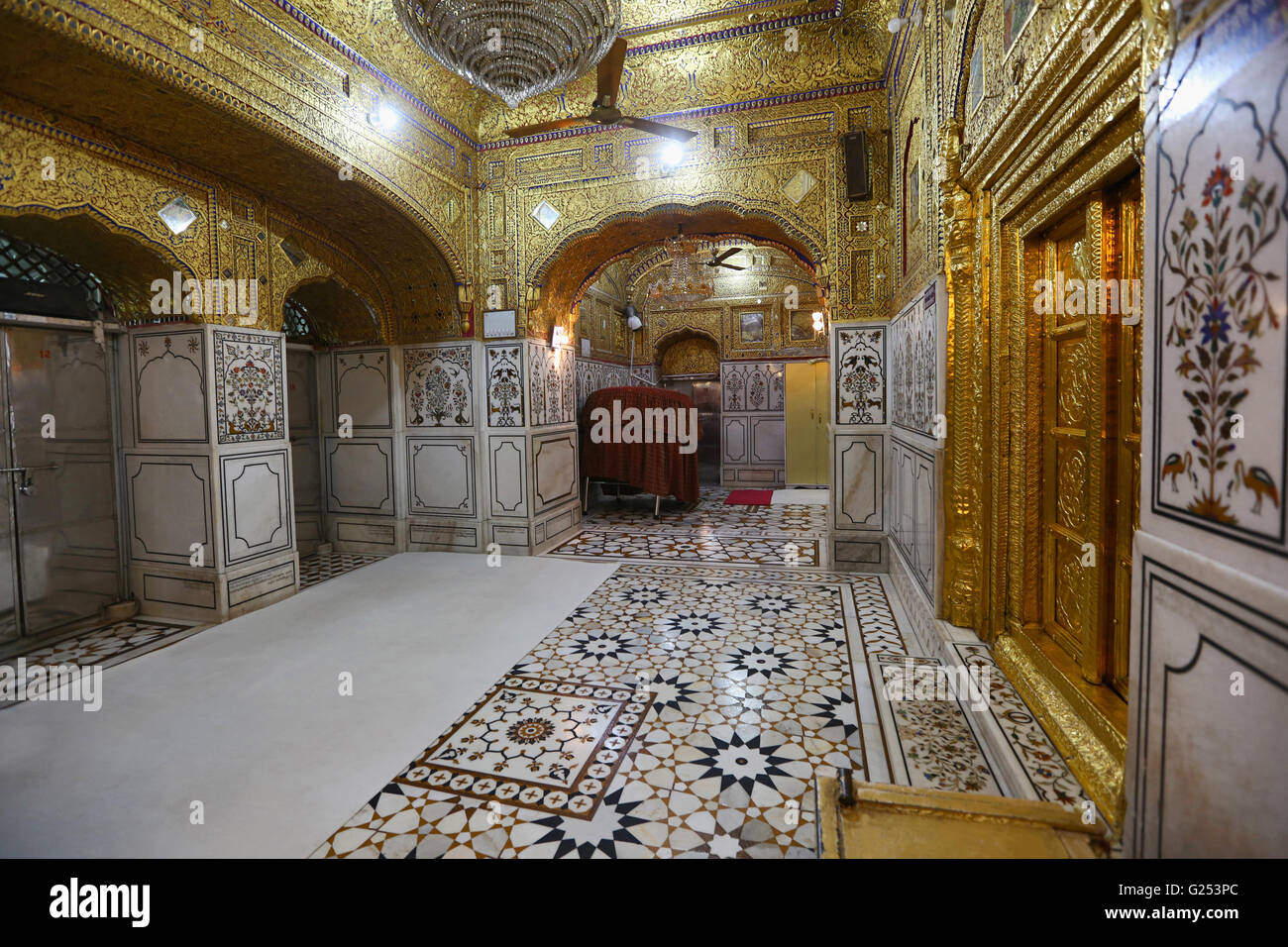 L'intérieur, Takhat Sachkhand Abchalnagar Shri Hazur Sahib Gurudwara à Nanded Ville, Maharashtra en Inde Banque D'Images