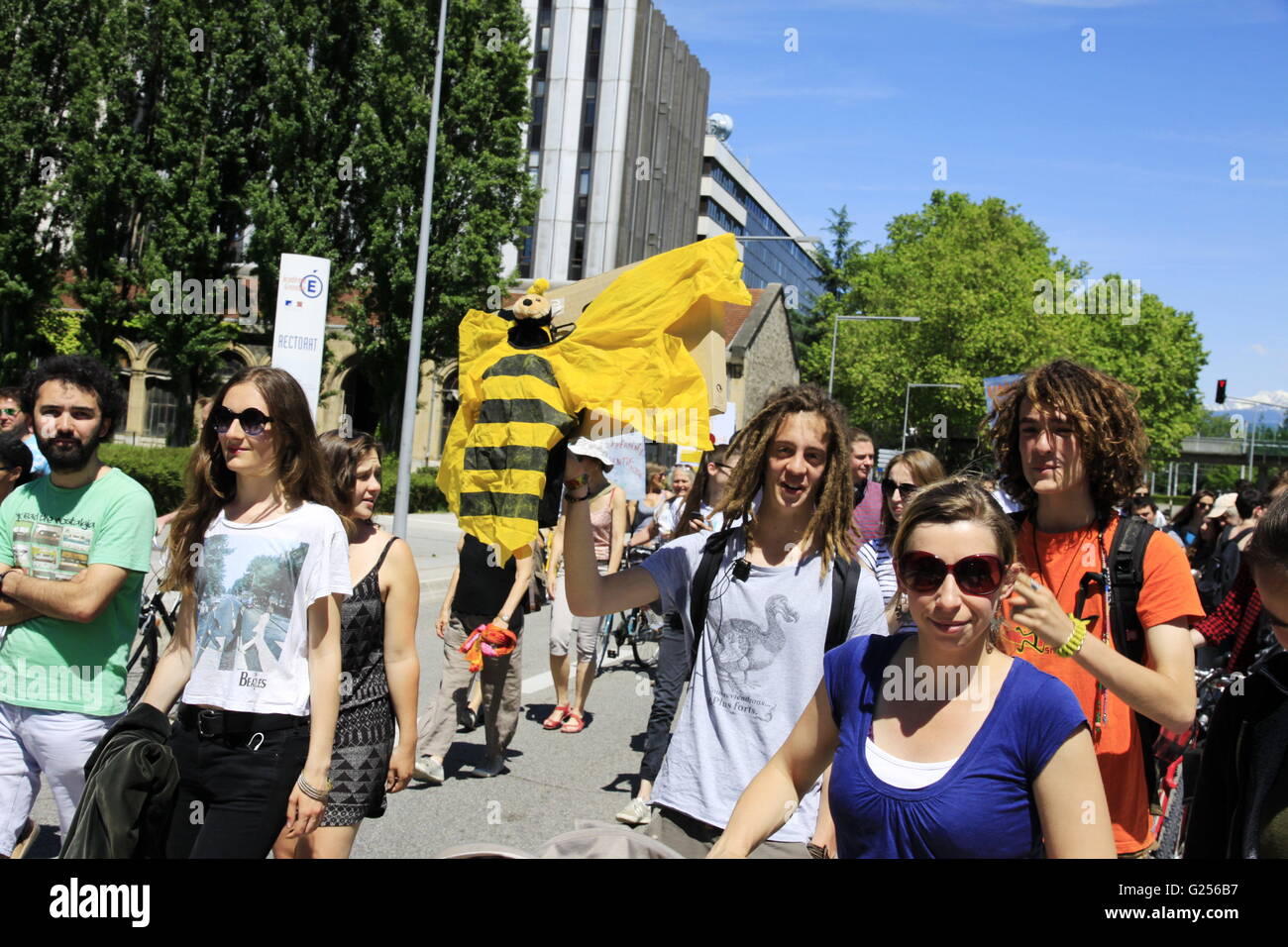 Marche mondiale et manifestation contre Monsanto, contre les organismes génétiquement modifiés (OGM) contre la disparition des abeilles Banque D'Images