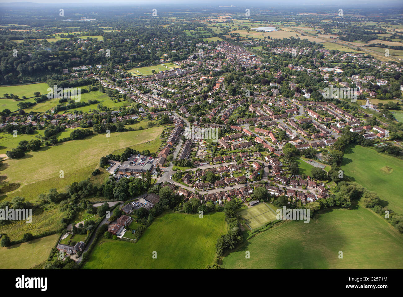 Une vue aérienne du village de Cheshire Alderley Edge Banque D'Images