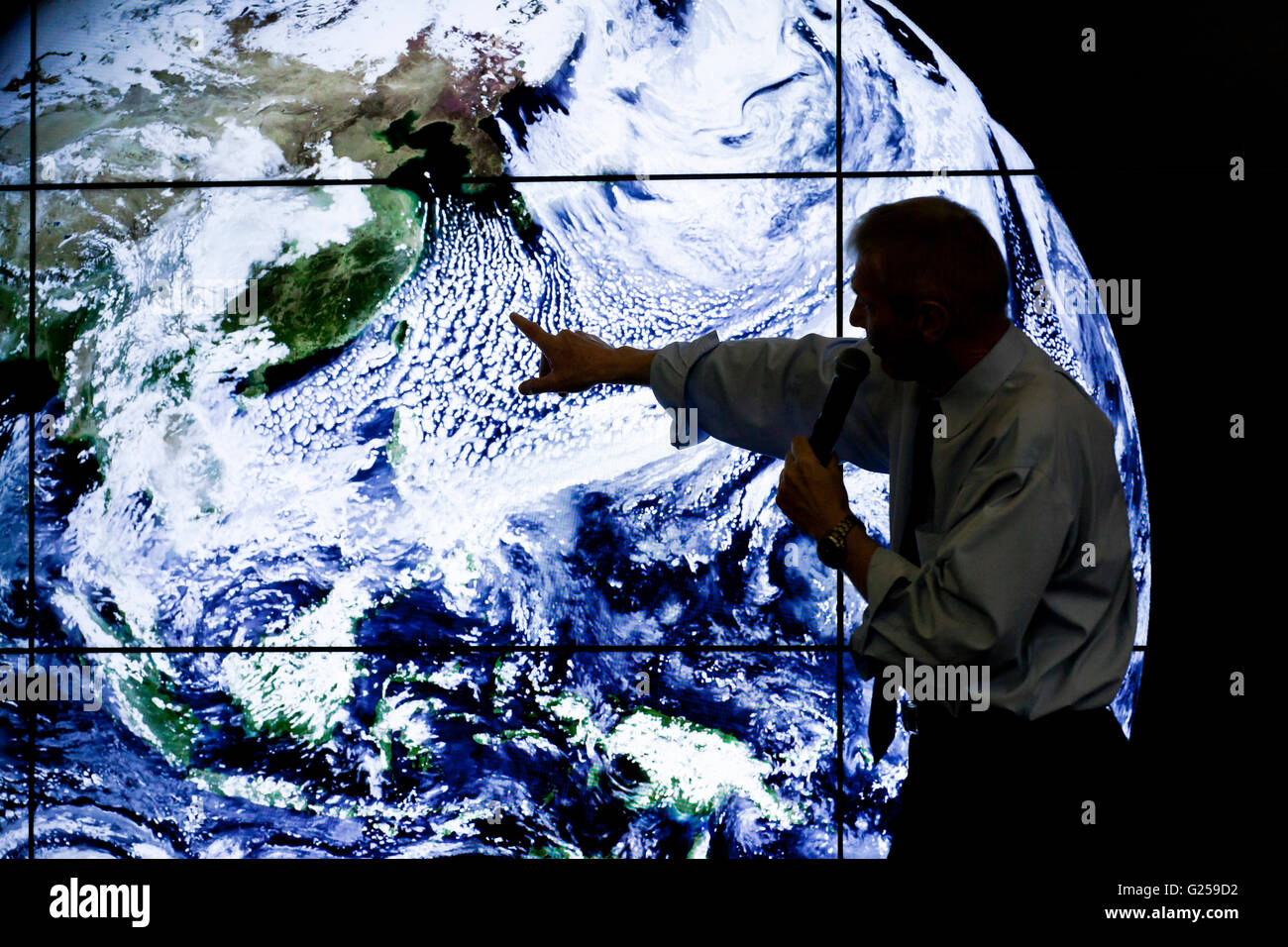 Washington DC, USA. 22 avr, 2016. La NASA célèbre le jour de la Terre avec le public de la gare Union à Washington, DC - L'astronaute Piers Sellers présenté : Banque D'Images