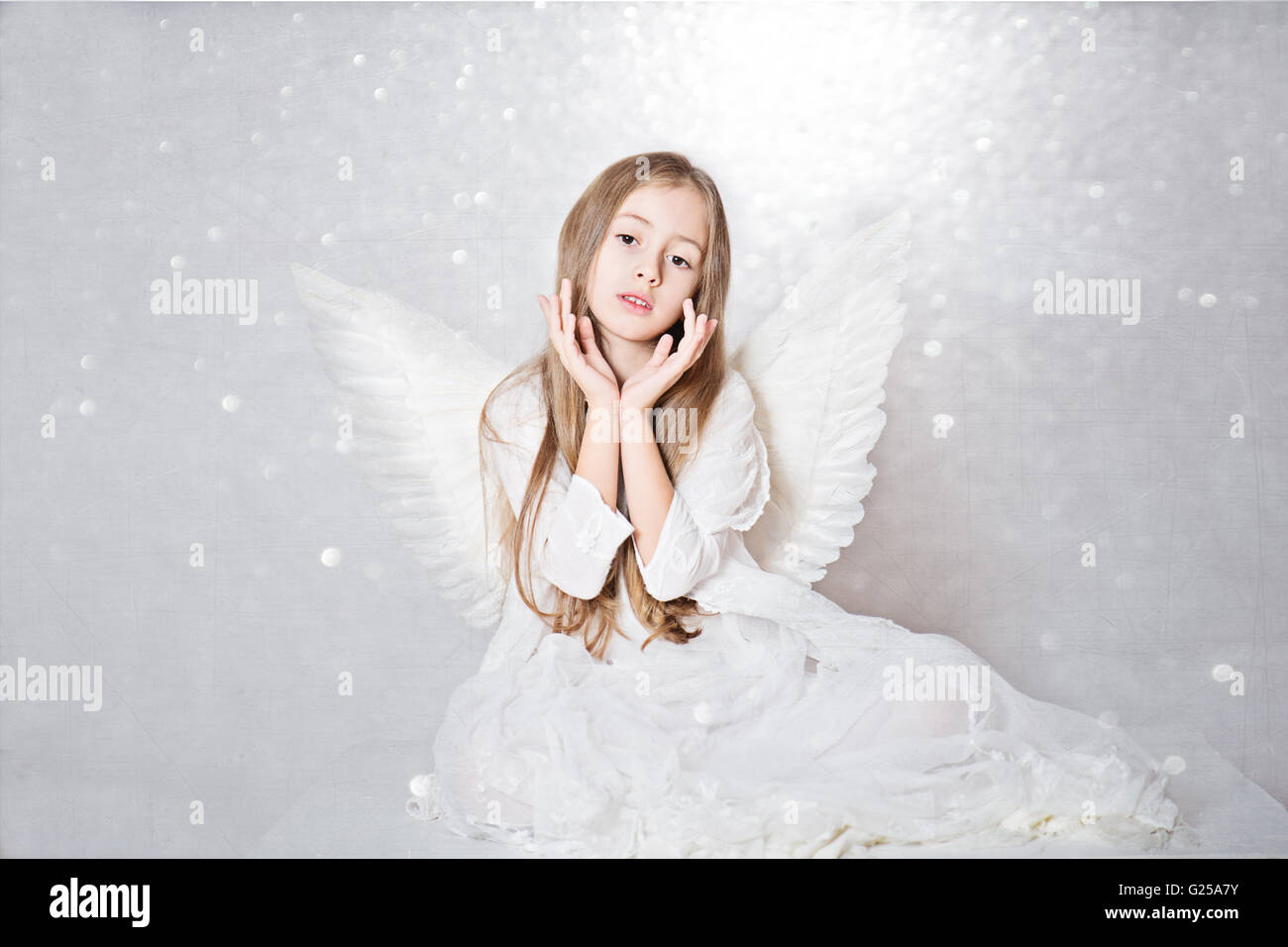 Portrait of a Girl wearing angel wings Banque D'Images