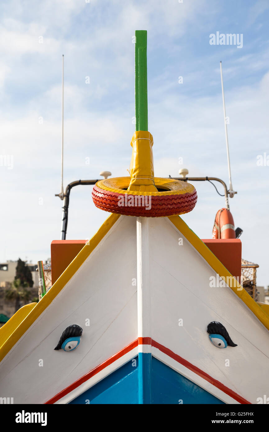 Oeil d'Horus sur peint traditionnel bateau de pêche, Marsaxlokk, Malte Banque D'Images