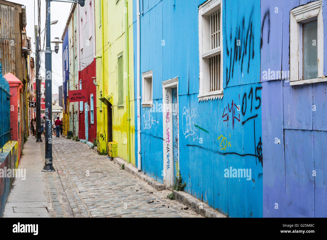 De couleur pastel, magasins et bâtiments à Valparaiso, Chili, Amérique du Sud. Banque D'Images