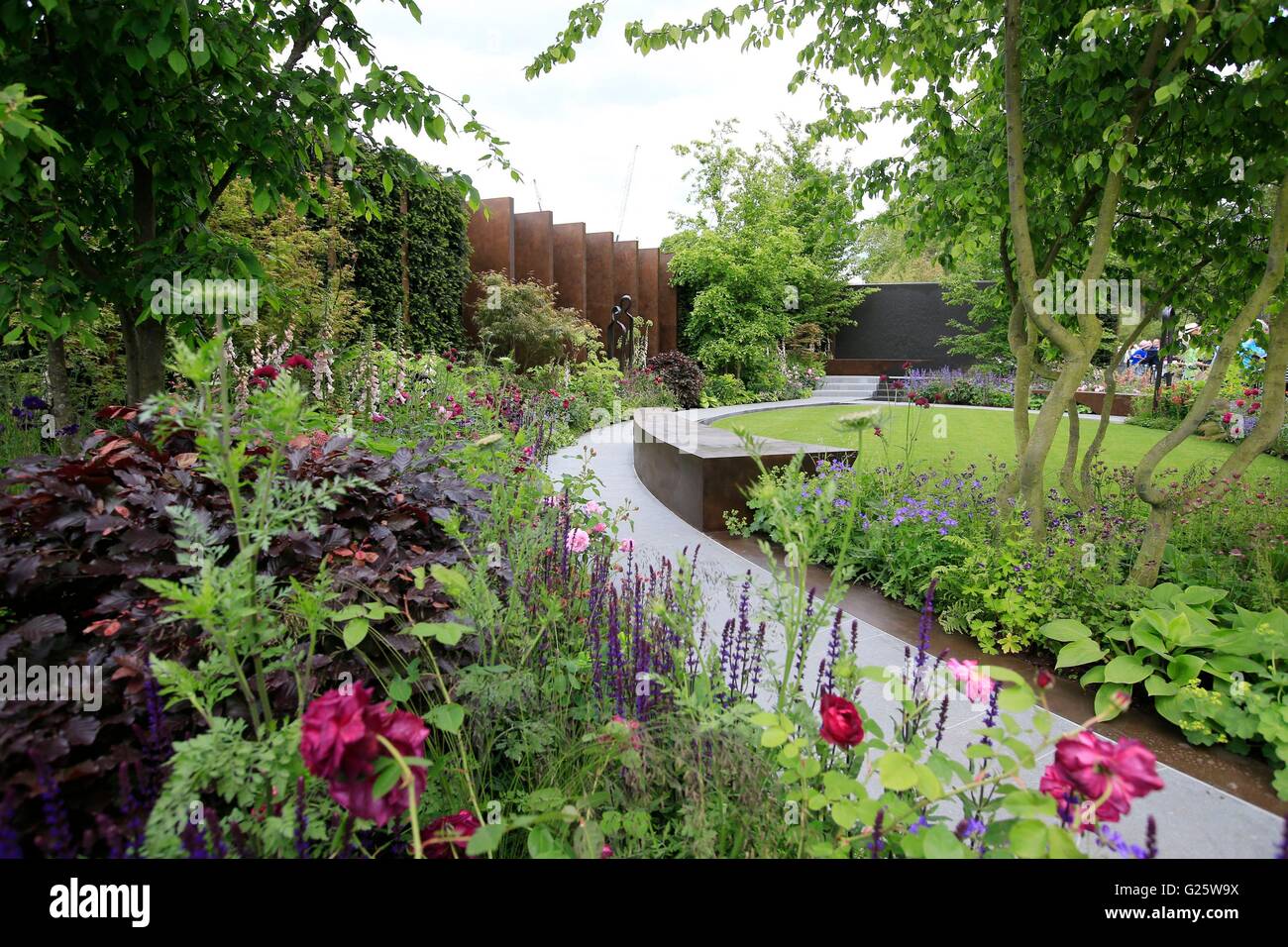 Une vue sur le jardin, la caserne de Chelsea qui a reçu une médaille d'or 2016 RHS Chelsea Flower Show. Banque D'Images