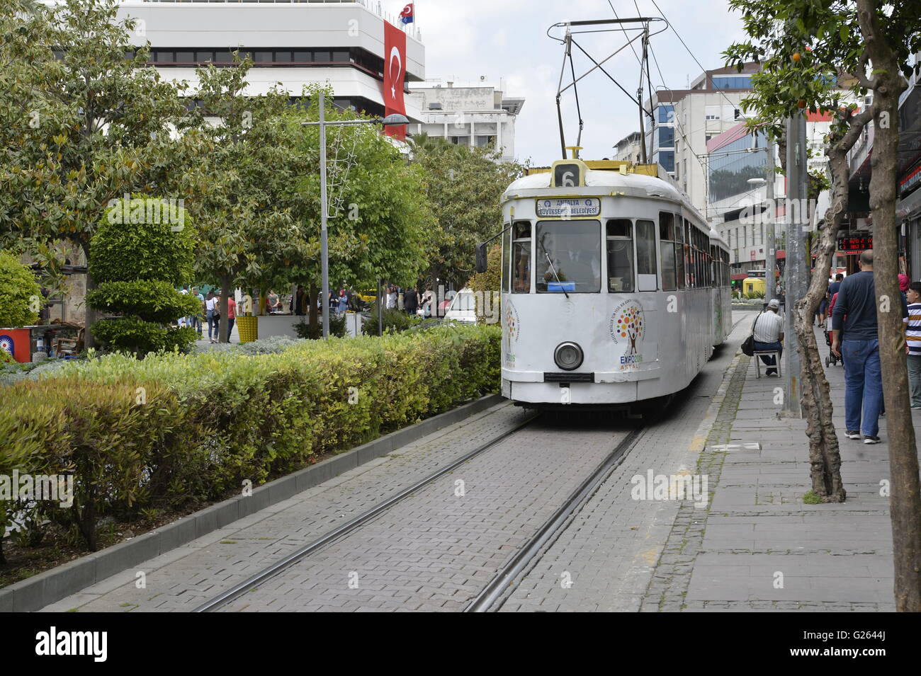 La promotion de l'Expo 2016 Publicité vu sur un tram à Antalya, Turquie, 24 avril 2016. Antalya est l'hôte d'une exposition universelle pour la première fois. Photo : Lena Klimkeit/dpa Banque D'Images