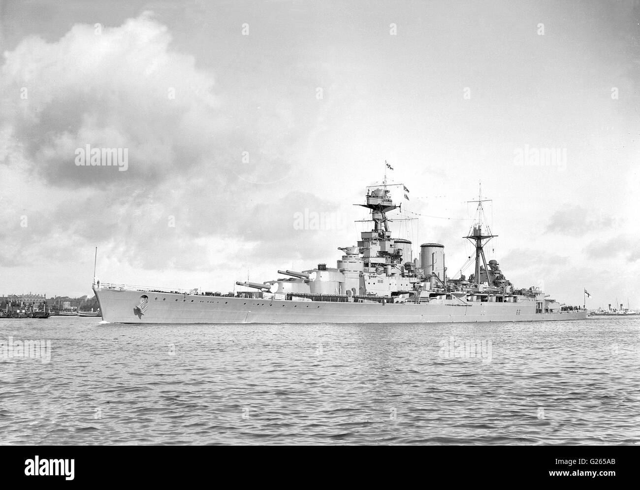 Portsmouth, Hampshire, Royaume-Uni. 24 mai, 2016. Un bâtiment restauré de Bell un cuirassé WW2 a été dévoilé par la Princesse Anne d'aujourd'hui. La cloche du HMS Hood est maintenant exposée au Musée National de la Marine royale (NMRN) à Portsmouth Historic Dockyard après avoir été récupérés dans les fonds marins de l'année dernière. Le HMS Hood a été touchée par un obus par cuirassé allemand Bismarck en 1941 et aujourd'hui marque le 75e anniversaire de cette journée. La princesse Anne a ensuite officiellement ouvert le NMRN nouveautés exposition sur l'histoire de la bataille du Jutland Crédit : uknip/Alamy Live News Banque D'Images