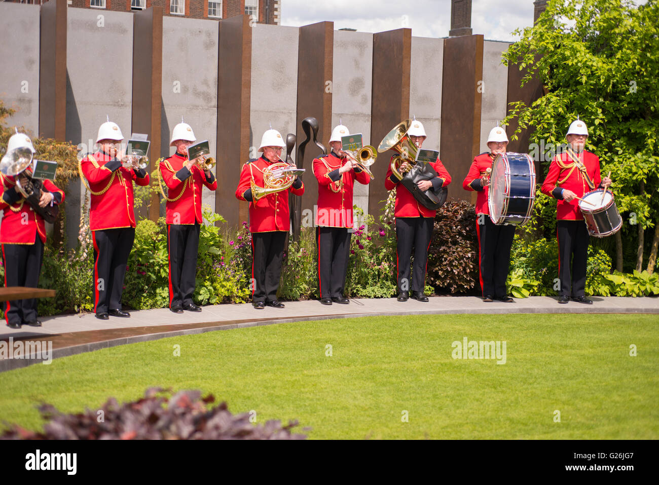 2016 RHS Chelsea Flower Show, Military Band jouant sur la Caserne de Chelsea Garden. Banque D'Images