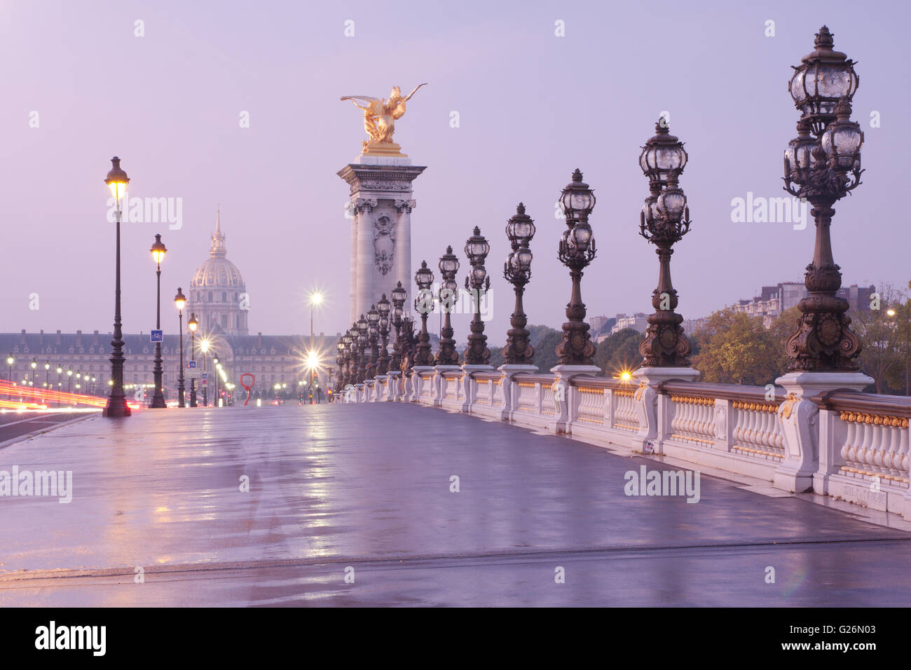 Pont Alexandre III à Paris à l'aube Banque D'Images