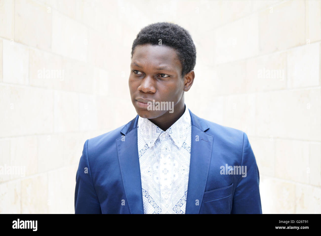 Jeune homme d'origine africaine Banque D'Images