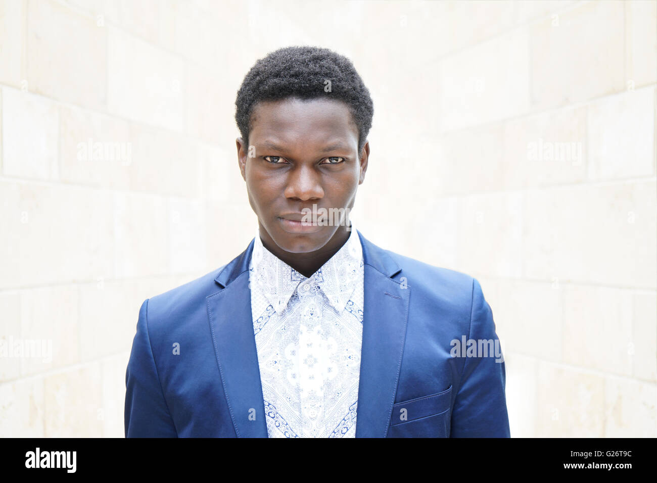 Jeune homme d'origine africaine Banque D'Images