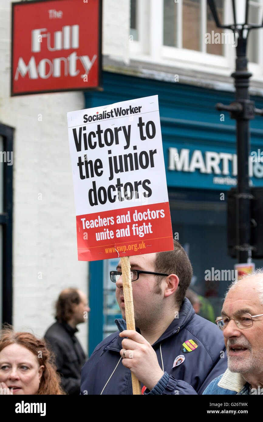 Chesterfield Derbyshire peut annuelle du travail jour/mars rally à travers des rues de l'Angleterre Banque D'Images
