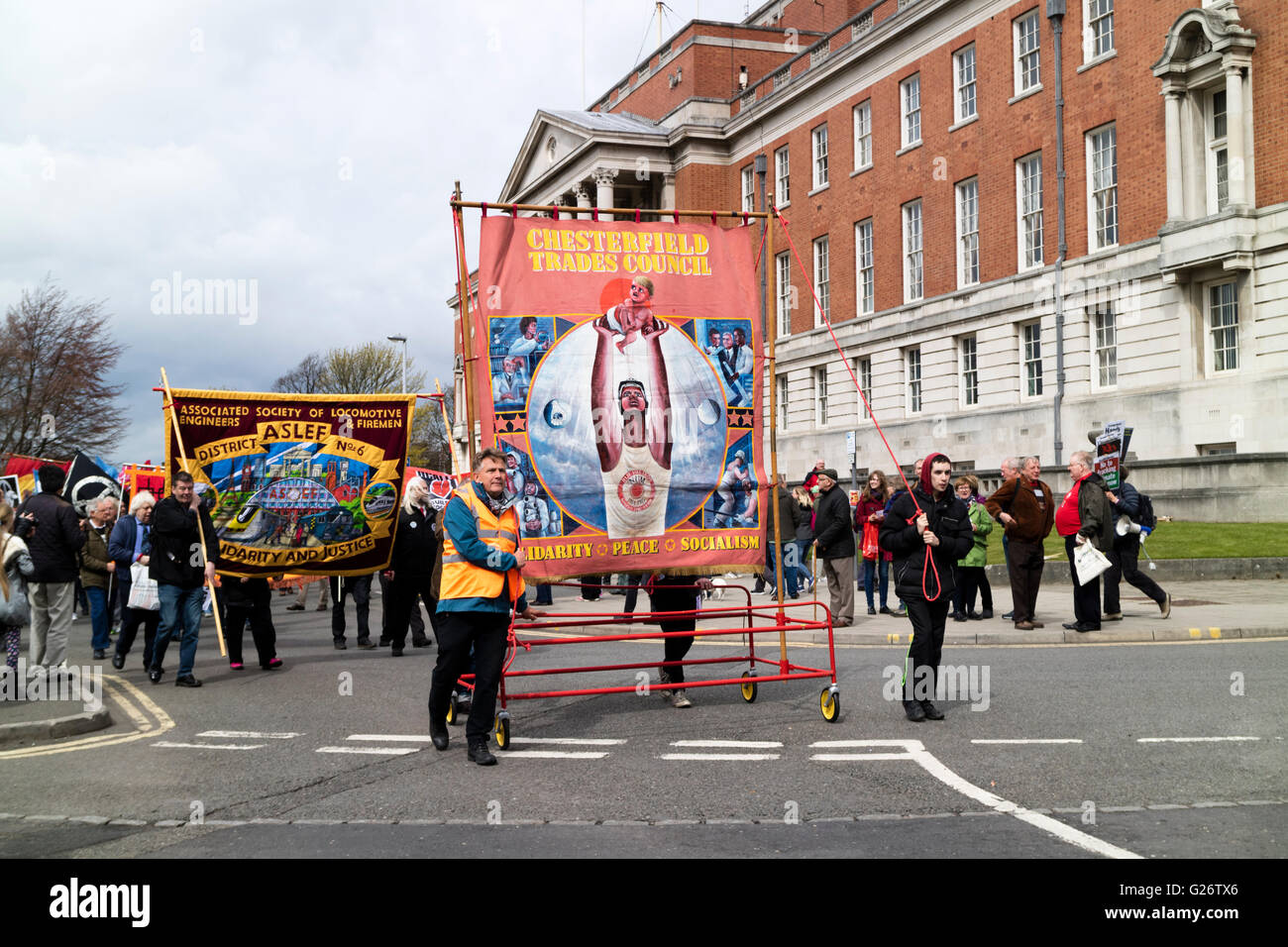 Chesterfield Derbyshire peut annuelle du travail jour/mars rally à travers des rues de l'Angleterre Banque D'Images