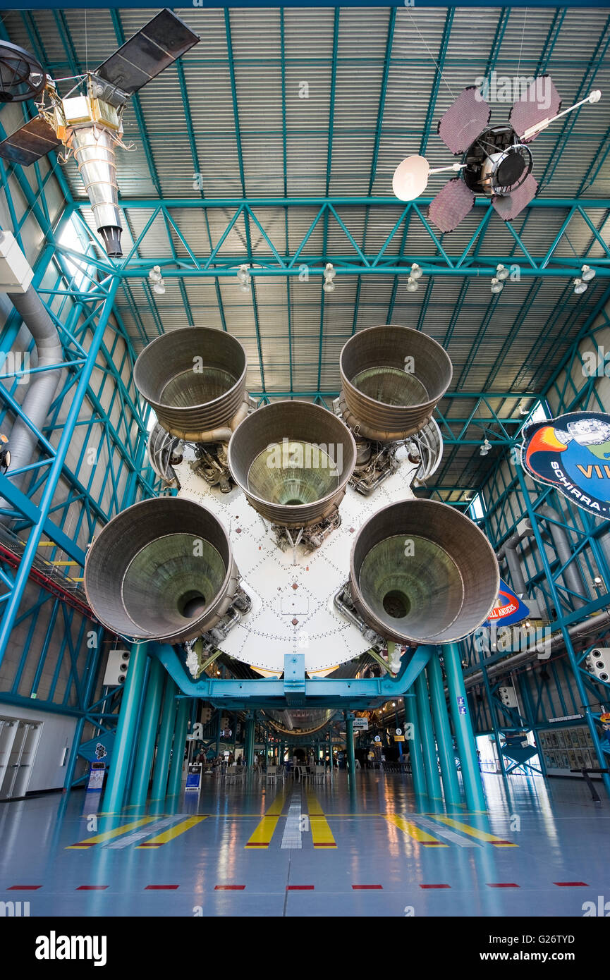 La fusée Saturn 5 qui est exposé au complexe des visiteurs du Centre spatial Kennedy. Banque D'Images