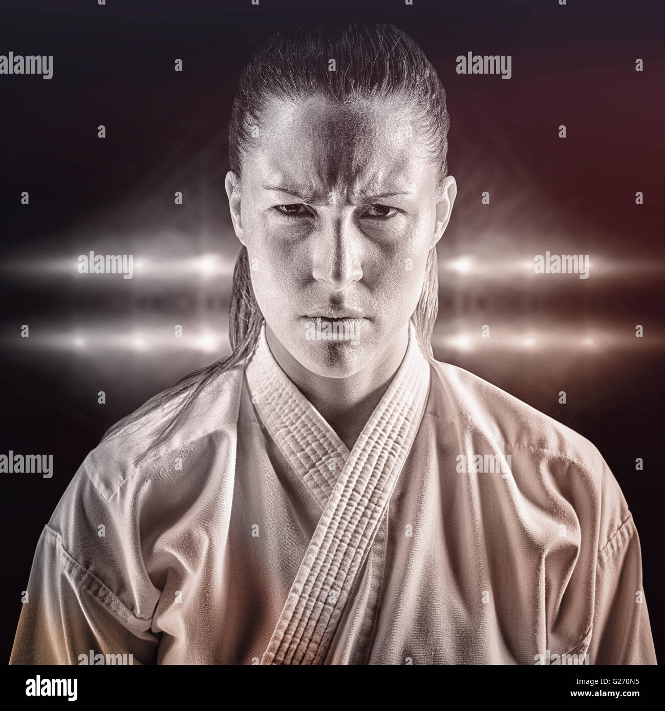 Image composite de femme fighter sur fond noir Banque D'Images
