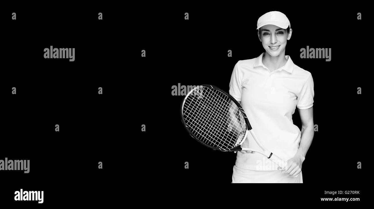 Athlète féminin posant avec raquette de tennis Banque D'Images