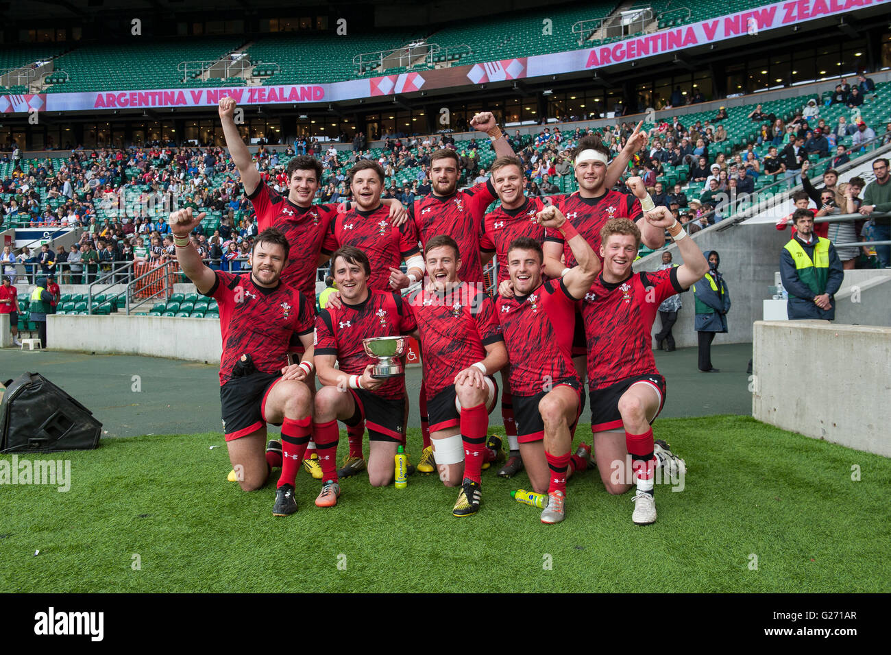 Le stade de Twickenham 22 mai 2016. Pays de Galles célébrer remportant la finale bol sur l'Australie au cours de la London Sevens à Twicken HSBC Banque D'Images