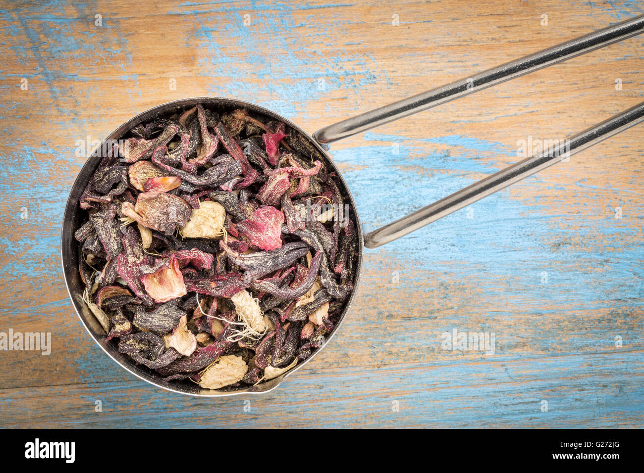 Pelle à mesurer d'une circulation du sang et le métabolisme de la tisane d'hibiscus et de gingembre, y compris Banque D'Images