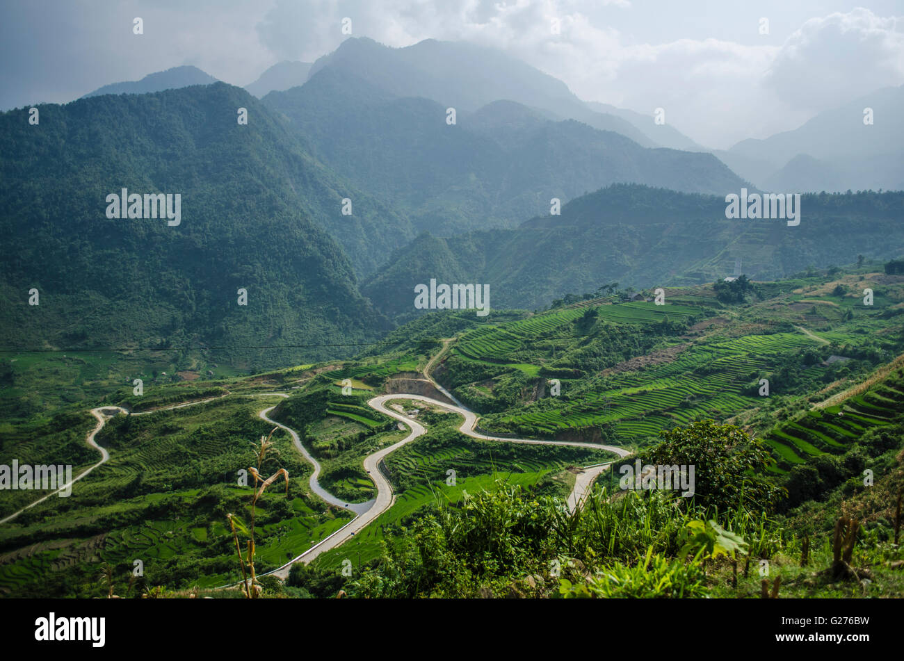 La route d'aller à Ban ho village de Sapa, Vietnam Banque D'Images