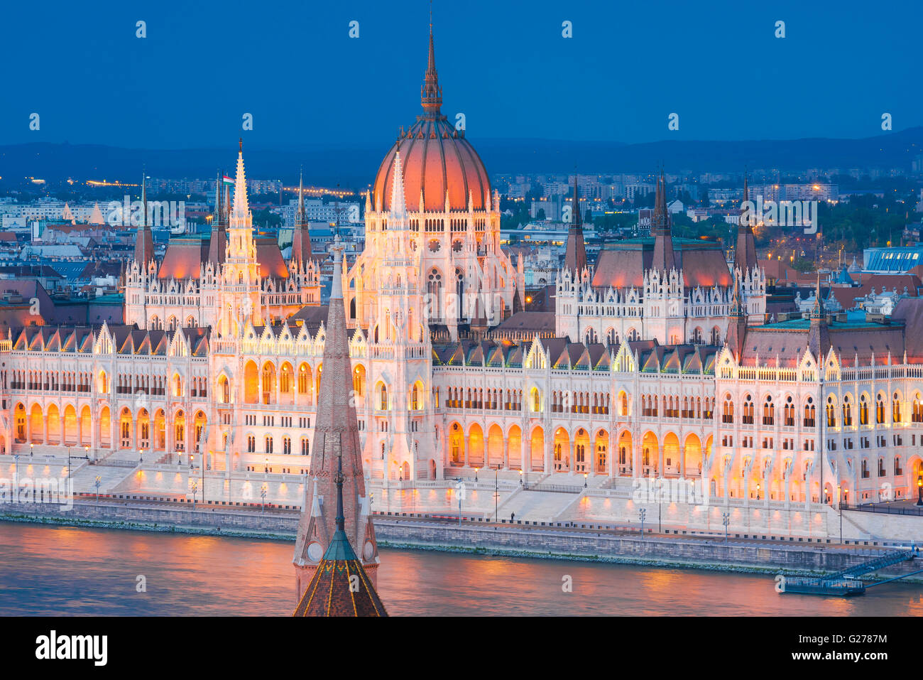 Hongrie nuit bâtiment du Parlement, vue panoramique du bâtiment du Parlement illuminé la nuit, Budapest, Hongrie, Banque D'Images