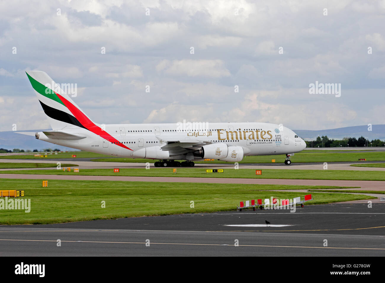 Emirates Airlines Airbus A380-861 à roulage avion de l'Aéroport International de Manchester Banque D'Images