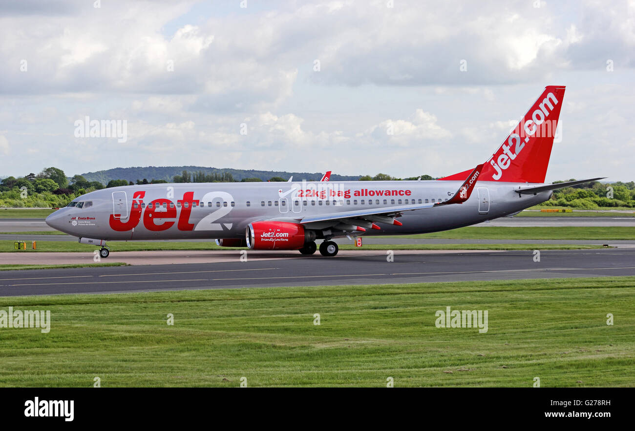 Jet2 avion de Boeing 737-85P le roulage à l'Aéroport International de Manchester Banque D'Images