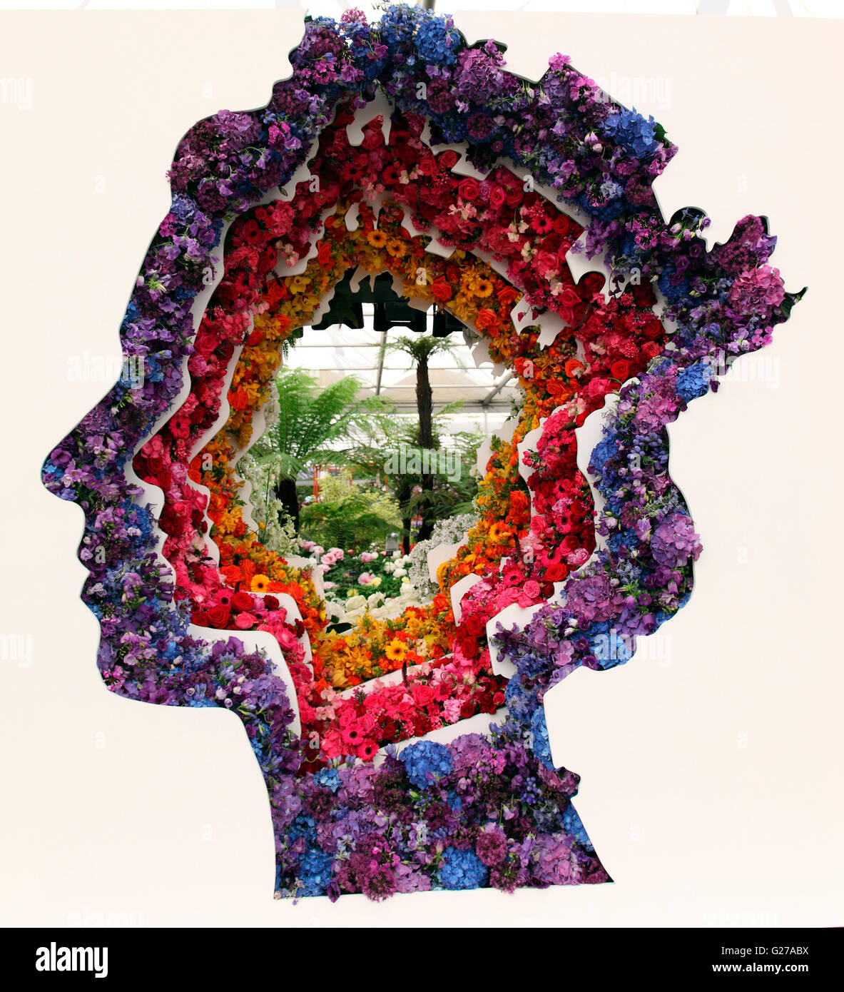 Plusieurs profils floral hommage à Sa Majesté la Reine Elizabeth II dans le Grand Pavillon, RHS Chelsea Flower Show 2016 ; Banque D'Images