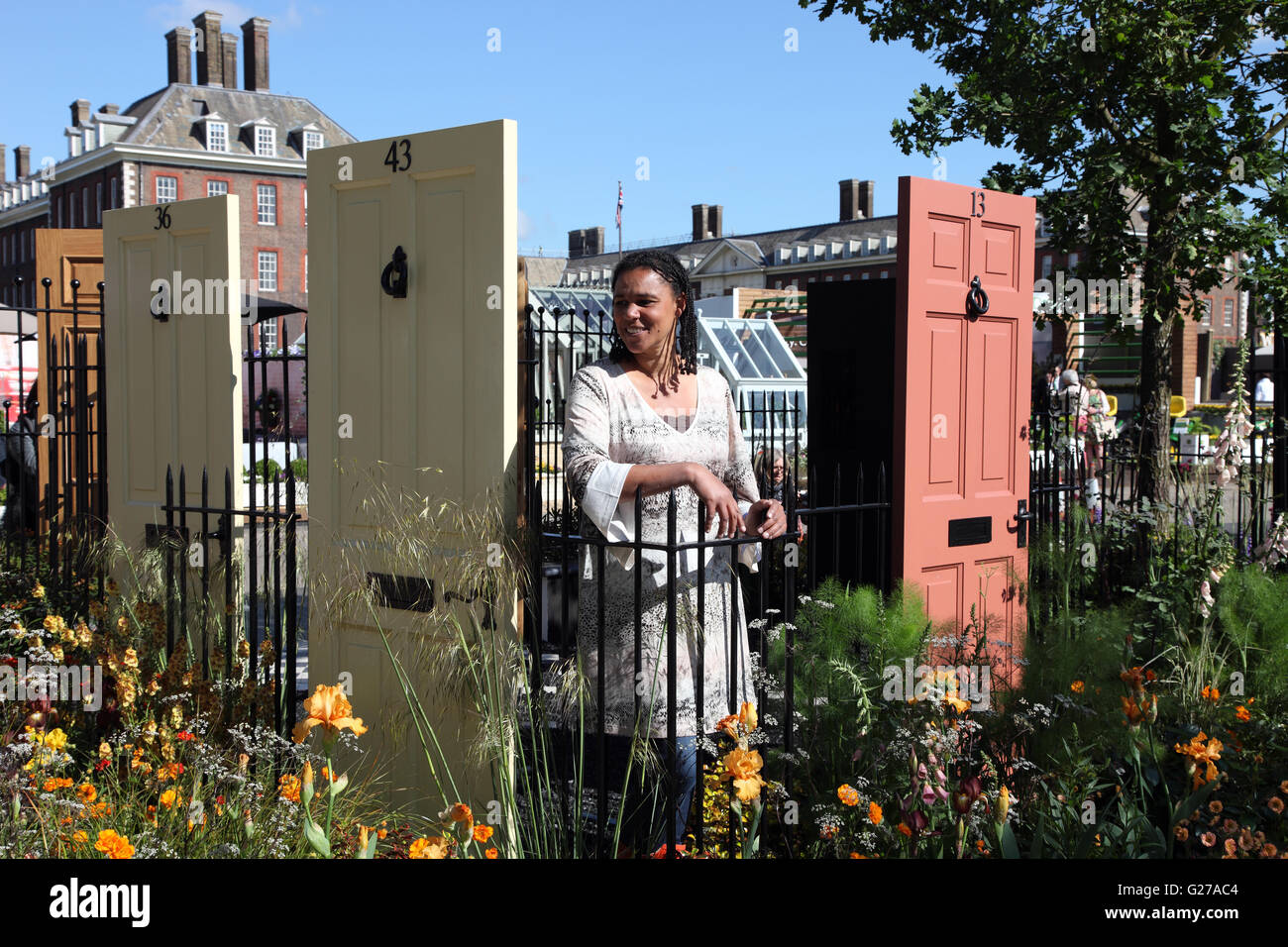 Juliet Sargeant dans son jardin à l'Esclavage Moderne RHS Chelsea Flower Show 2016 Banque D'Images