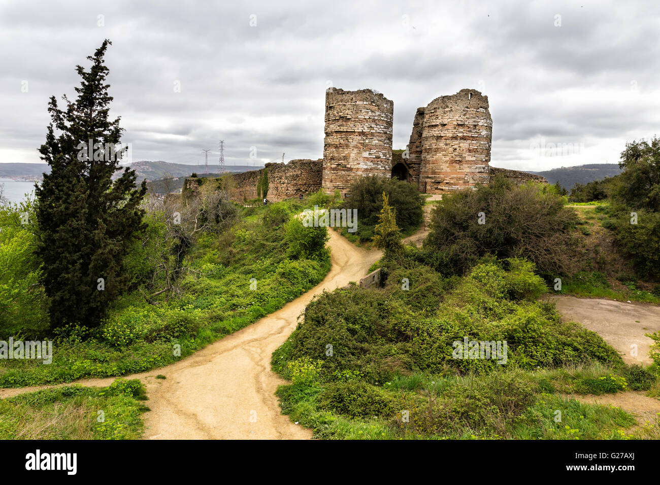 Ruines de Yoros Castle est un château en ruines byzantines au confluent du Bosphore et la mer Noire à Istanbul, Turquie Banque D'Images