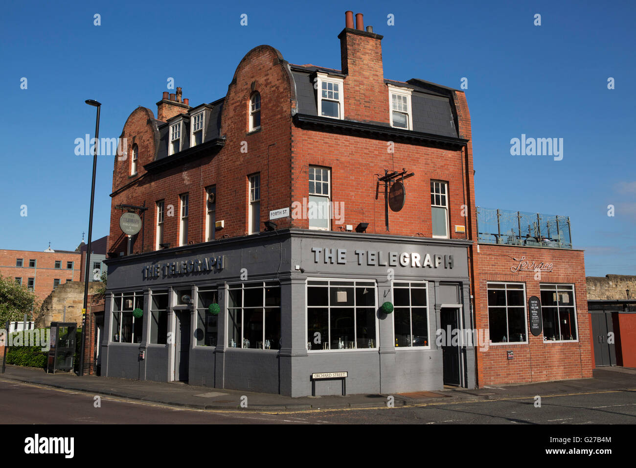 Le Telegraph pub à Newcastle-upon-Tyne, en Angleterre. Le pub a un toit-terrasse. Banque D'Images