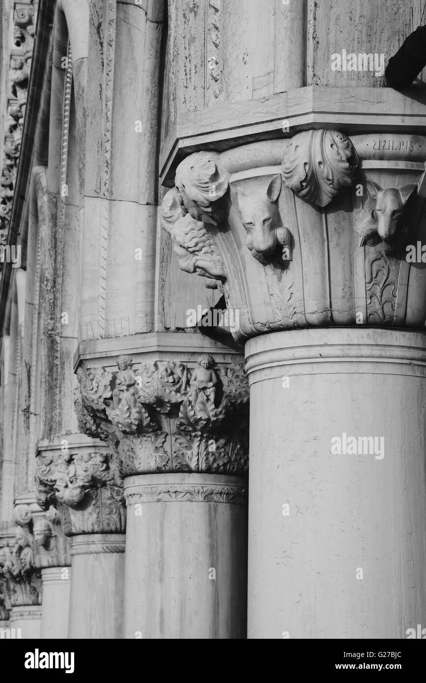 La colonnade au Palais des Doges à Venise, Italie Banque D'Images