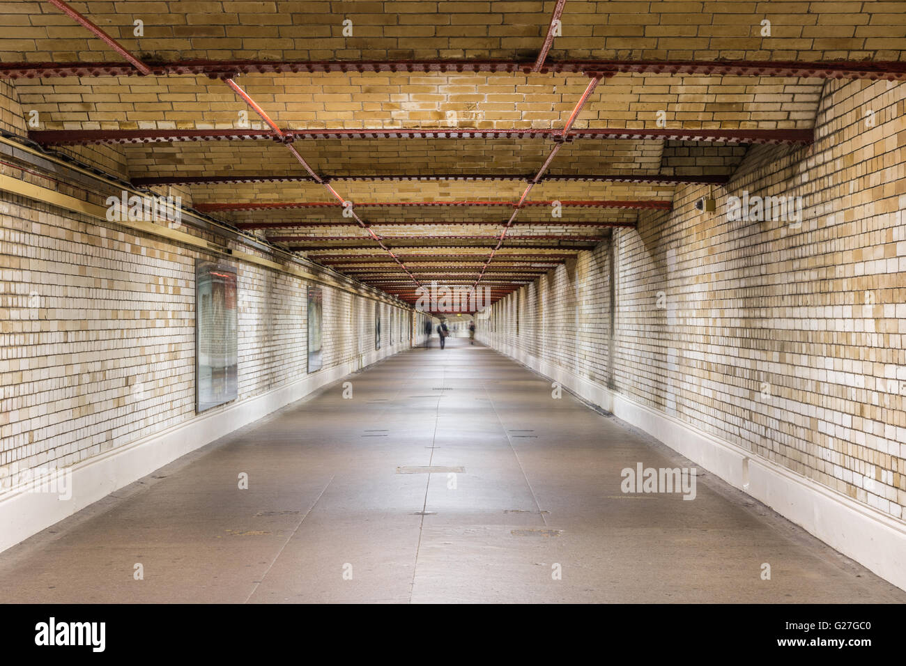 Tunnel pour piétons à South Kensington, Londres liant de gare en musées Banque D'Images