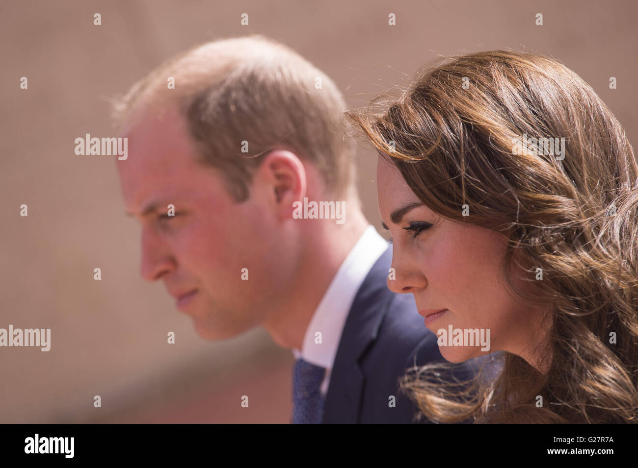 Le duc et la duchesse de Cambridge, assister à la porte de l'Inde à Delhi pour honorer les soldats de la PREMIÈRE GUERRE MONDIALE, en déposant une couronne. Avec : Catherine, duchesse de Cambridge, Kate Middleton, Prince William, duc de Cambridge où : New Delhi, Inde Quand : 11 Avr 2016 Banque D'Images