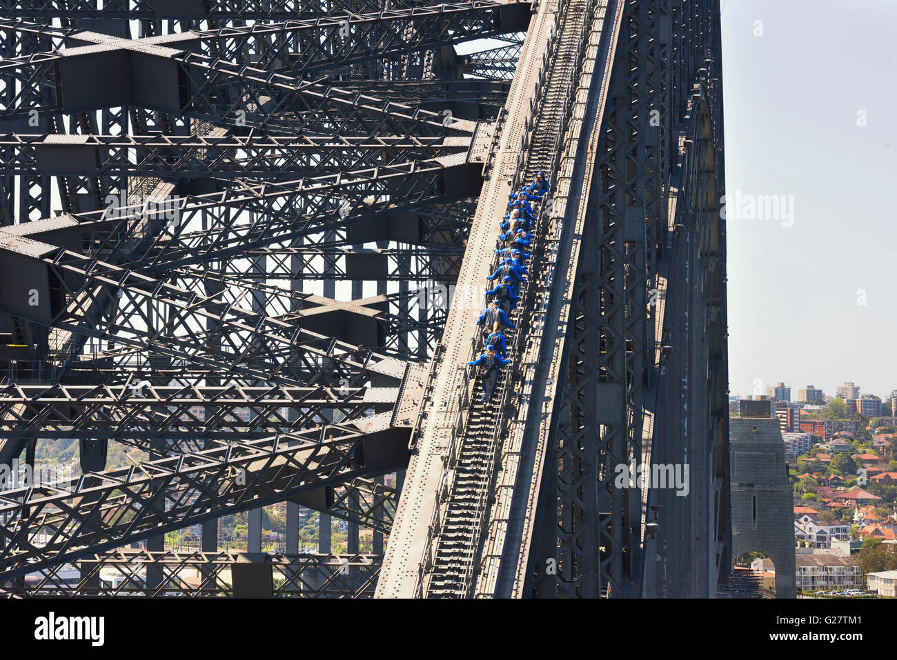 Les gens qui marchent sur le pont Harbour Bridge de Sydney, Sydney, New South Wales, Australia Banque D'Images