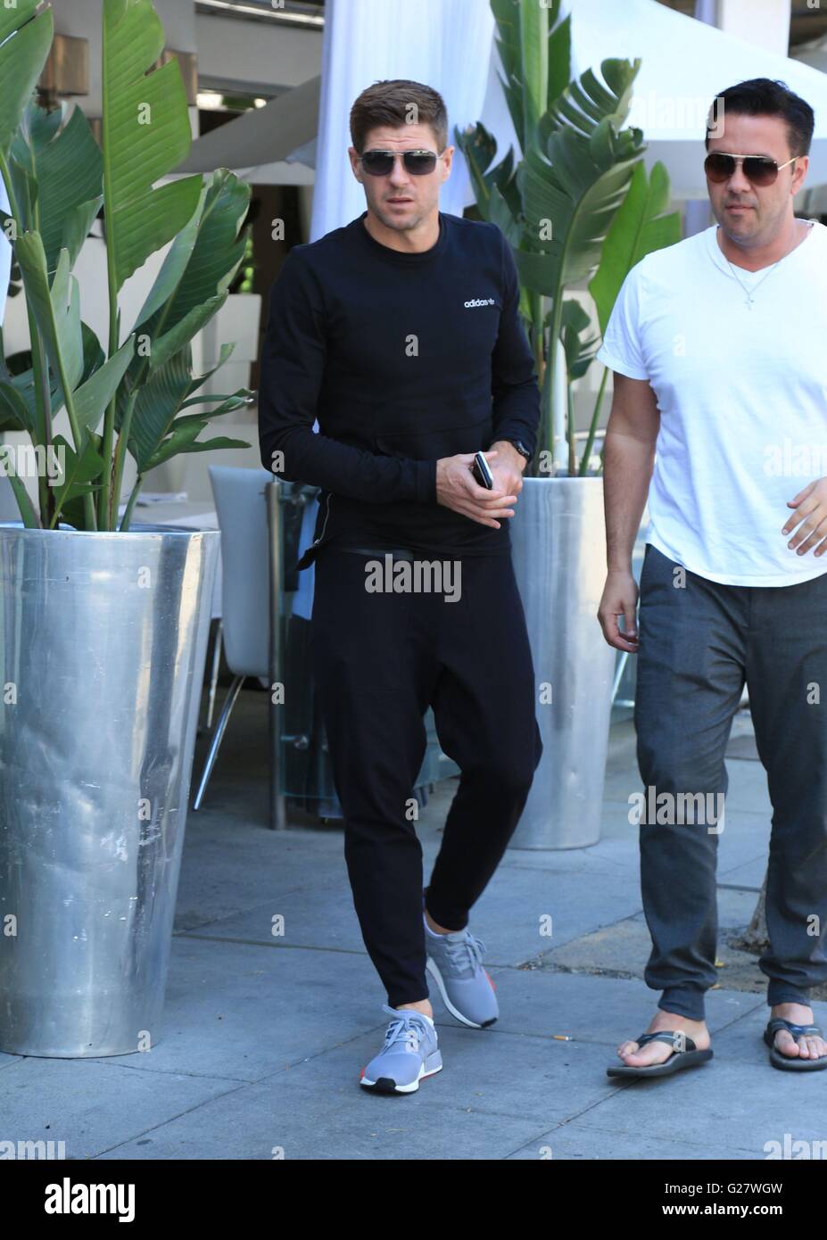 L.A. Galaxy star Steven Gerrard quitter Villa Blanca Restaurant à Beverly  Hills avec : Steven Gerrard Où : Los Angeles, California, United States  Quand : 11 Avr 2016 Photo Stock - Alamy