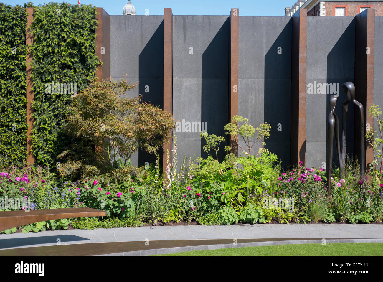 RHS Chelsea Flower Show 2016, le Chelsea Barracks, concepteur de jardin Jo Thompson, qui a remporté la médaille d'or show garden Banque D'Images