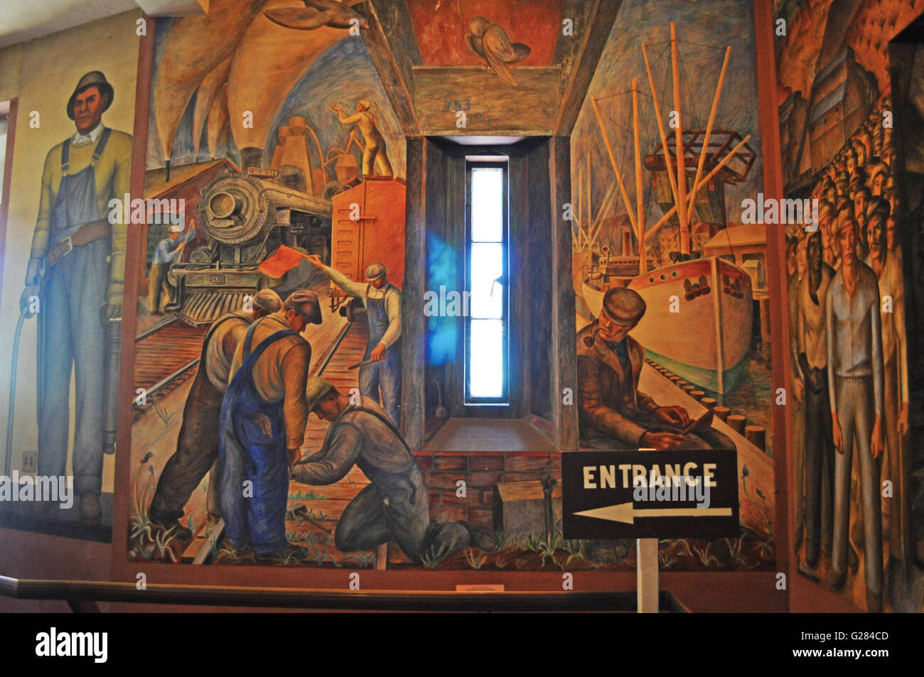 San Francisco : l'intérieur de la Coit Tower avec peintures murales créées par différents artistes, achevée en 1934 et autorisée en tant qu'œuvre d'art public Banque D'Images