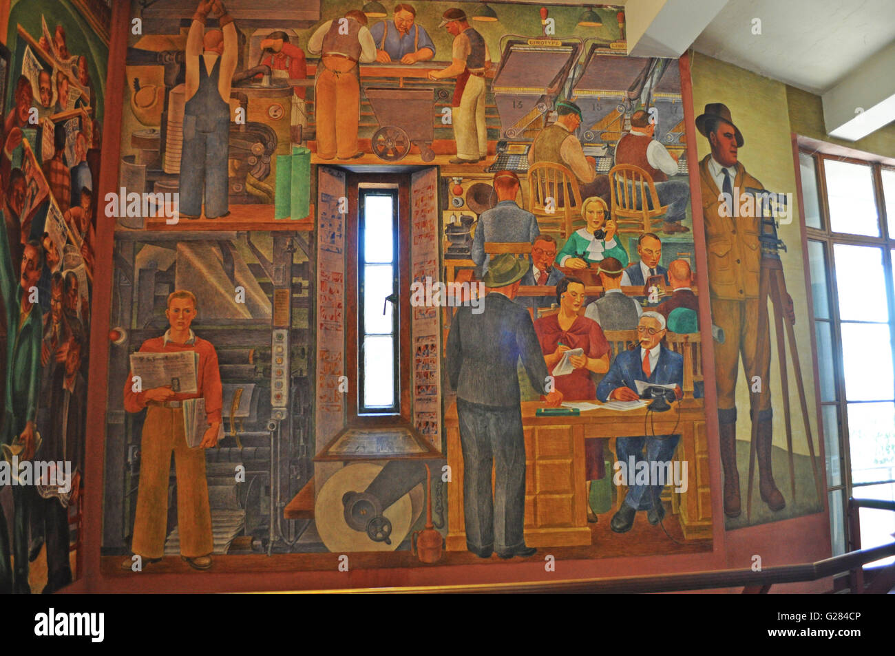 San Francisco : les intérieurs de la Coit Tower avec peintures murales créées par différents artistes, achevée en 1934 et autorisée en tant qu'œuvre d'art public Banque D'Images