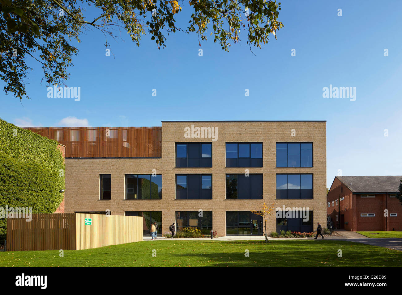 Vue arrière. La Grange, Sutton Bonington Campus, Nottingham, Royaume-Uni. Architecte : Faire Ltd, 2015. Banque D'Images