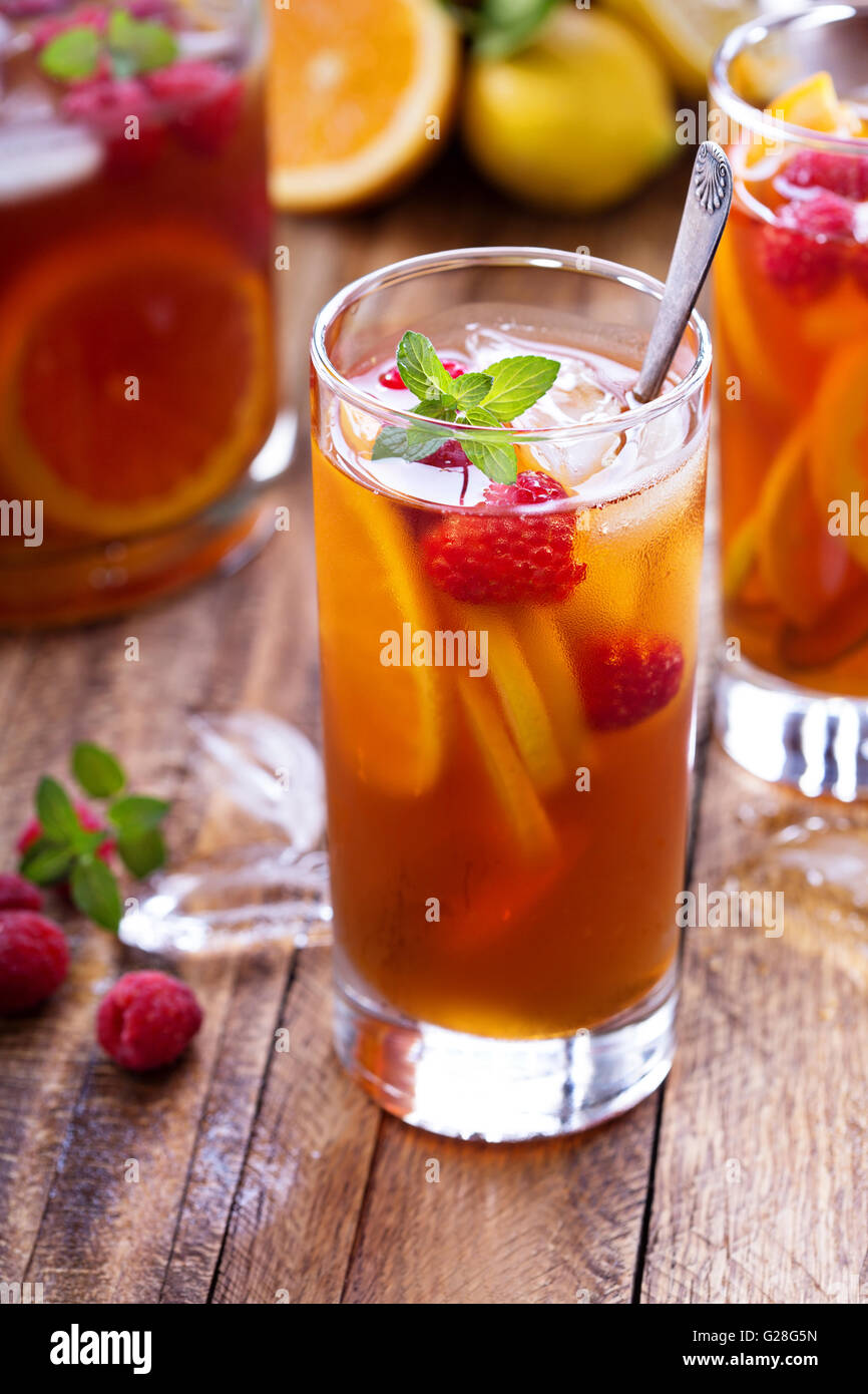 Thé glacé à l'orange et framboise Banque D'Images