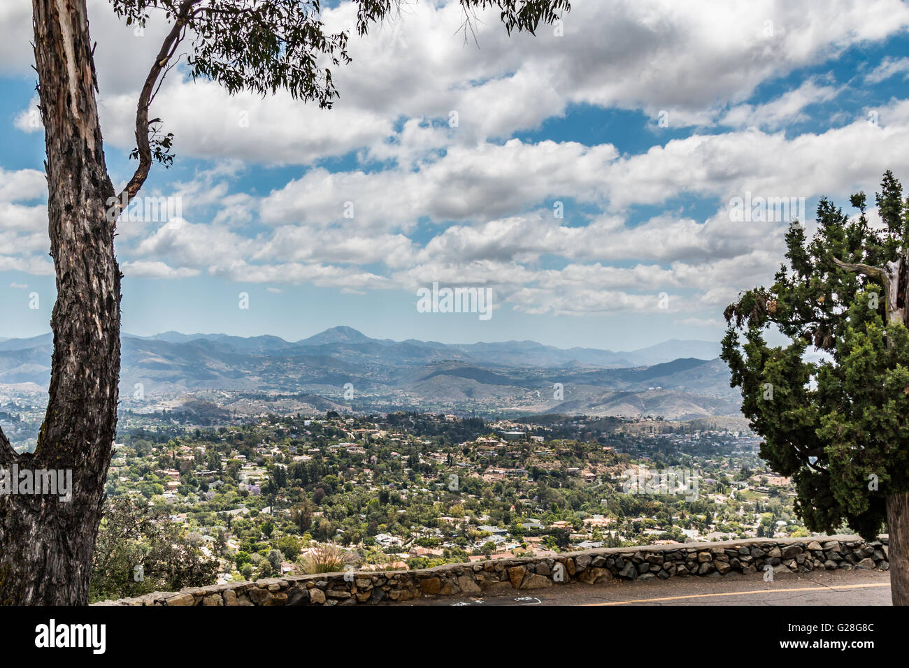 Vue sur montagne, située à San Diego, Californie vus de Mt. Parc Helix dans La Mesa. Banque D'Images