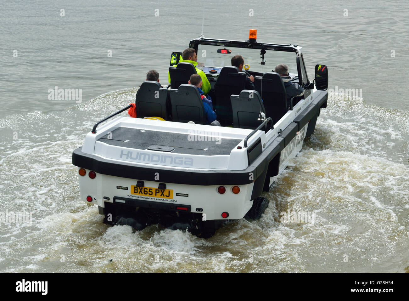 Les Amphibiens Gibbs amphibie véhicule utilitaire Hundinga en cours d'essais sur la Tamise à Londres Banque D'Images