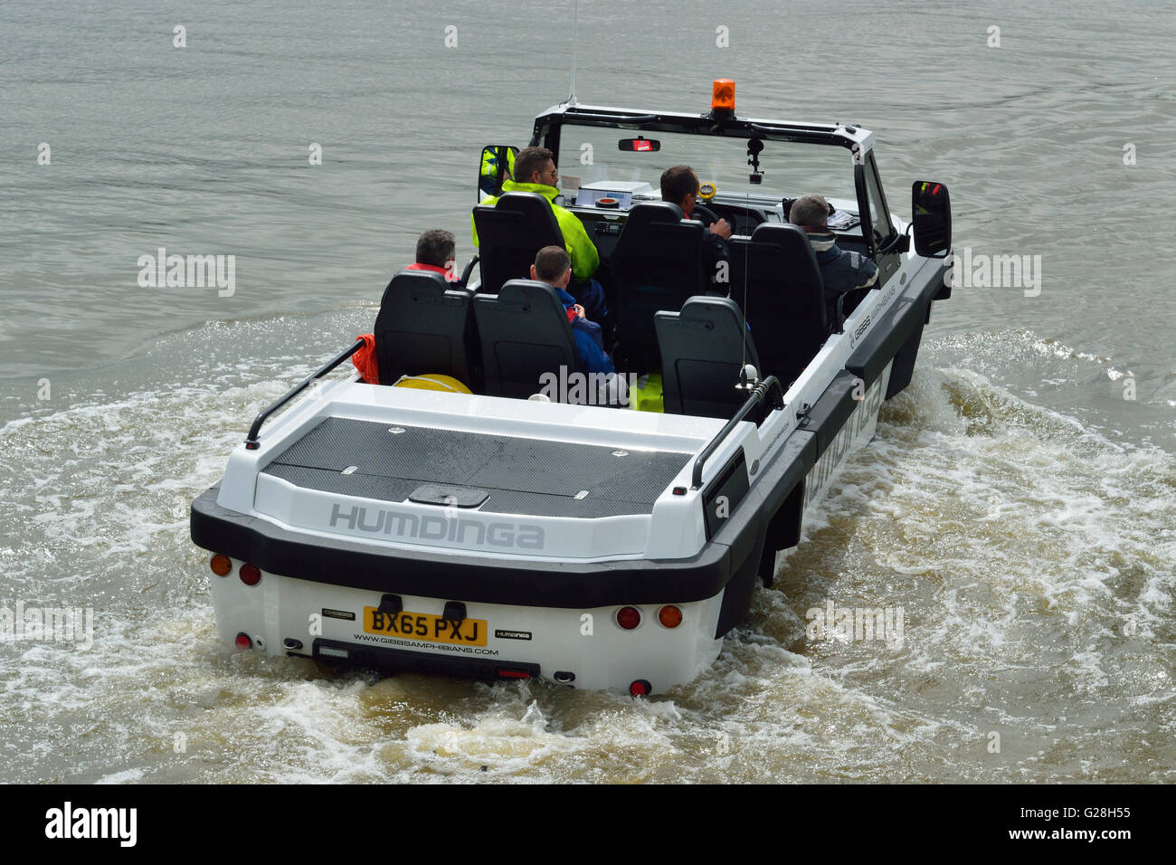 Les Amphibiens Gibbs amphibie véhicule utilitaire Hundinga en cours d'essais sur la Tamise à Londres Banque D'Images