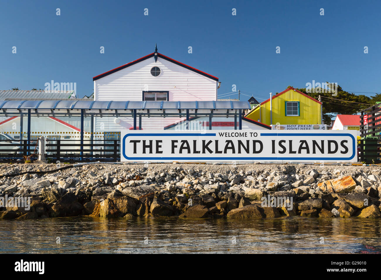 Un panneau de bienvenue au port de Stanley, à l'Est des îles Malouines, territoire britannique d'outre-mer. Banque D'Images