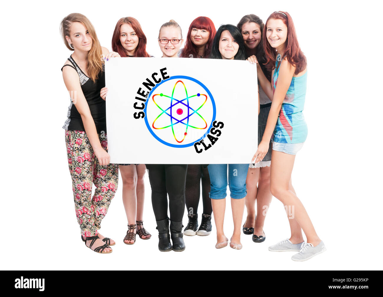 Groupe de filles tenant un grand tableau blanc avec une classe de sciences et atom concept symbole sur elle Banque D'Images