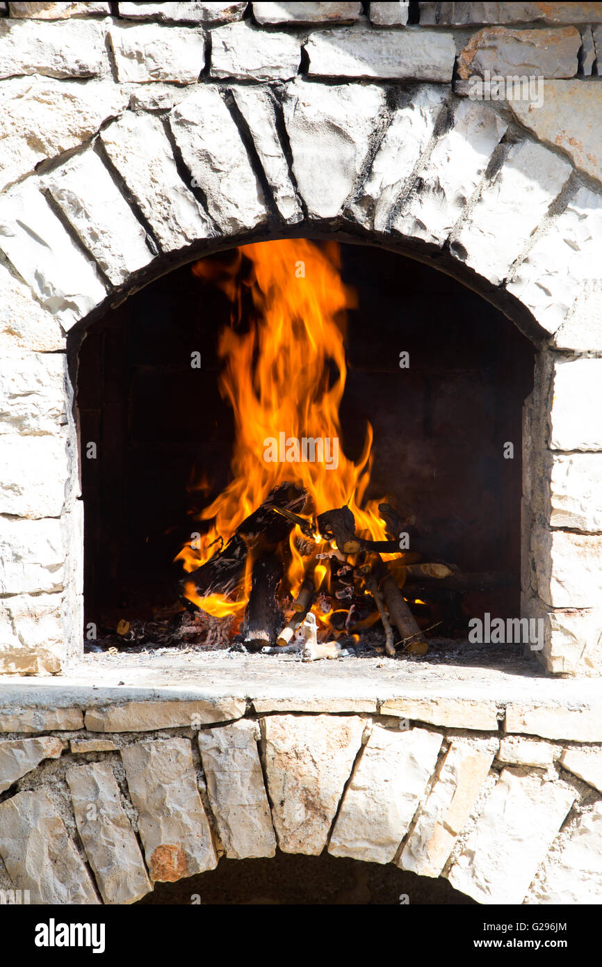 Vue rapprochée de la combustion du bois dans le feu. Banque D'Images